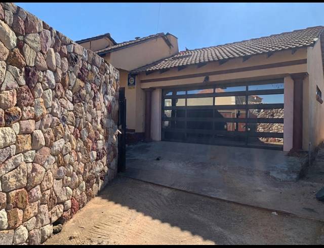3 BEDROOM HOUSE FOR SALE IN BERGSIG